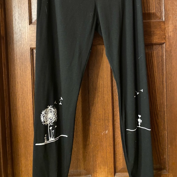Black Leggings w Picture of Dandelion NWOT - Picture 2 of 6